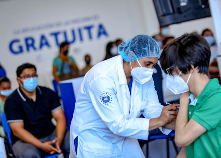 El Salvador rompe nuevo récord diario de vacunas contra el Covid-19