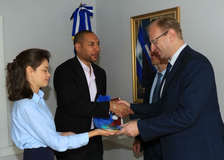 Presidente del INDES busca apoyo ruso para el deporte salvadoreño