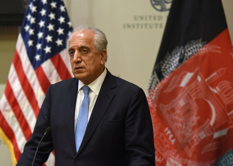 Afganistán: enviado de EE.UU. en medio de crisis entabla diálogo con talibanes en Qatar