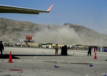 (VIDEO) Al menos 13 muertos en ataques fuera del aeropuerto de Kabul debido a varios atentados