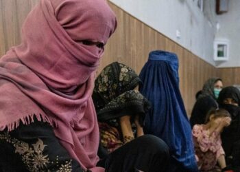 Los talibanes afirmaron que respetarán los derechos de las mujeres afganas “dentro de la ley islámica”