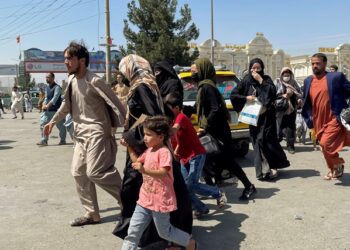 Caos en Afganistán: Al menos seis muertos en aeropuerto de Kabul tras tiroteo entre talibanes y tropas de Estados Unidos