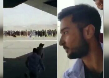 El video selfie de un afgano que intentó huir de los talibanes sobre el ala de un avión en Kabul