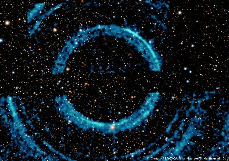 Detectan un inusual conjunto de anillos alrededor de un agujero negro