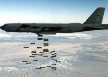 Bombarderos B-52 de EE.UU. atacan una reunión de talibanes en Afganistán