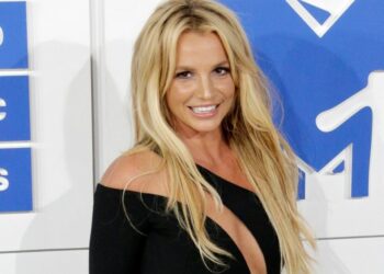 Britney Spears no es totalmente libre, su padre renuncia a la tutela, pero otro tomará su lugar
