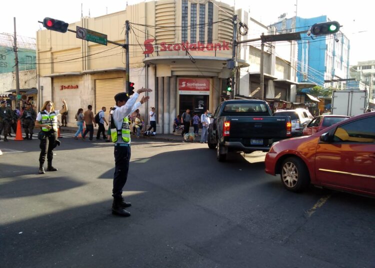 Estas son las rutas del transporte público que cambiarán recorrido a partir del lunes en el Centro Histórico de S.S.