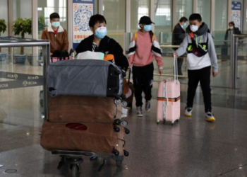 China restringió los viajes al extranjero de sus ciudadanos por el aumento de casos de Covid-19