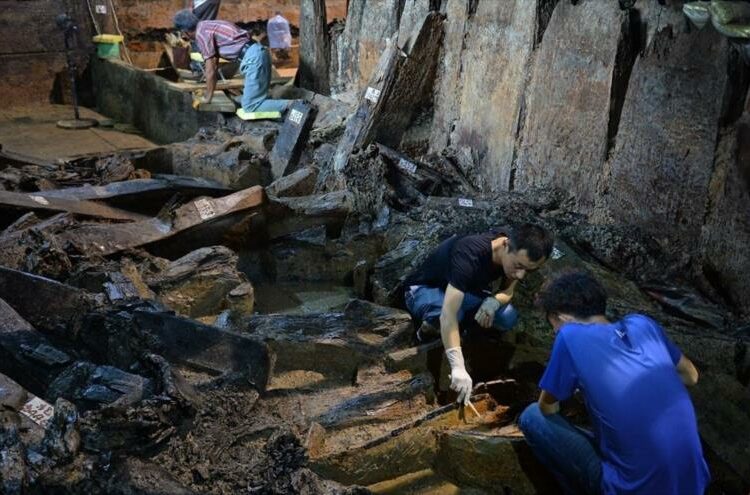 Arqueólogos descubren en China una fosa de más de 1.500 años de antigüedad con una pareja de amantes abrazados