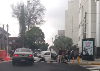 Se reporta fuerte choque frente a centro comercial Galerías