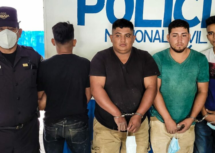 Estos sujetos transportaban $42,600 producto del contrabando de ganado en Santa Ana