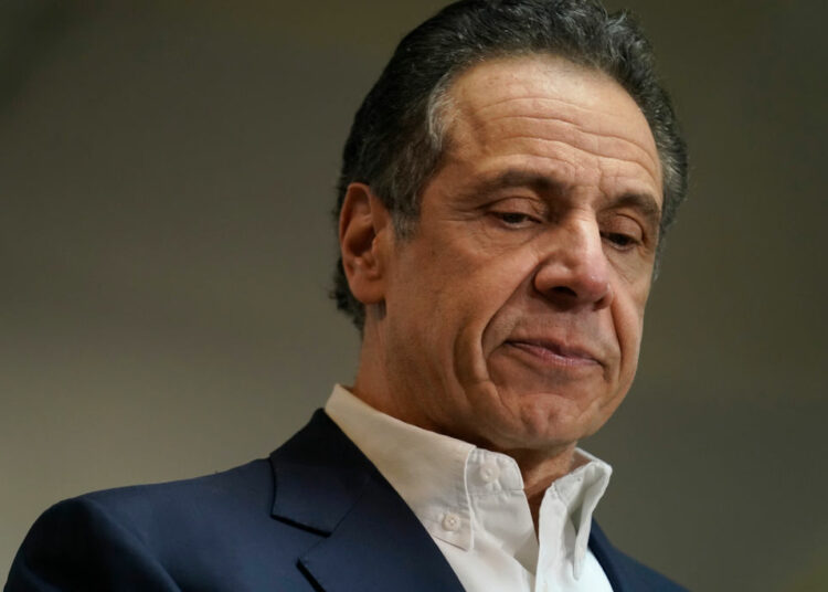 Presentan la primera denuncia penal por acoso sexual contra el gobernador de Nueva York