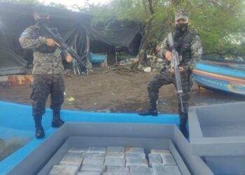 Fuerza Naval decomisa cocaína por valor de $4.2 millones en playa El Tamarindo