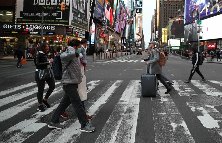 Autoridades sanitarias de EE.UU. advierten que no vacunarse implica un riesgo casi 30 veces más alto de hospitalización por covid-19