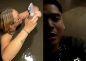 (VIDEO) Se queda encerrado con dos amigos en un ascensor con el agua al cuello y lo graba todo con su celular