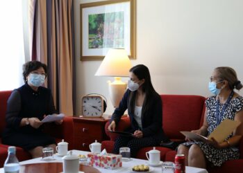 Embajada de China entrega becas a jóvenes salvadoreños para realizar sus estudios superiores