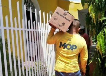 Gobierno entrega paquetes alimentarios en San Rafael Obrajuelo, La Paz