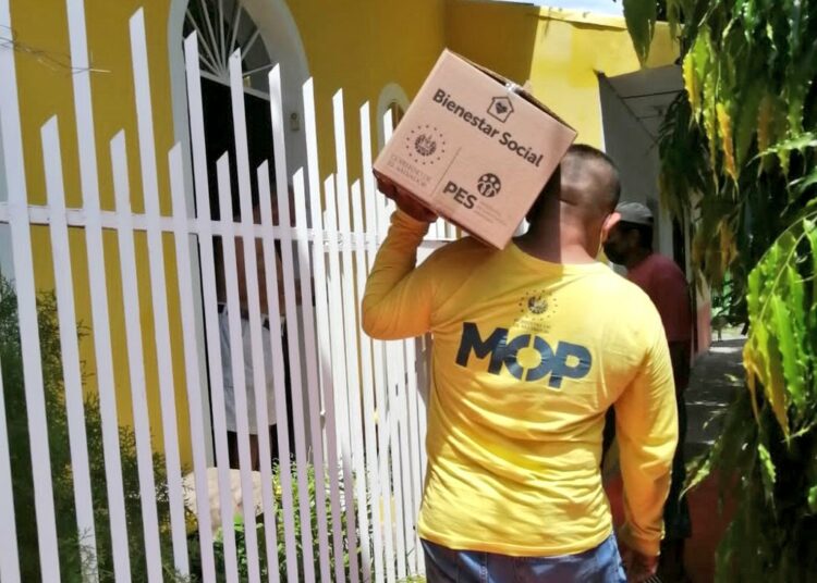 Gobierno entrega paquetes alimentarios en San Rafael Obrajuelo, La Paz