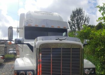 Detienen en Guatemala a dos «coyotes» salvadoreños que transportaban a 19 compatriotas ocultos en un cabezal