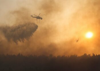 Grecia se mantiene en alerta debido a feroces incendios