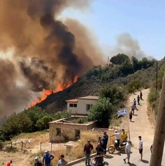 (VIDEO) Incendios siguen amenazando a Grecia y obligan a más evacuaciones