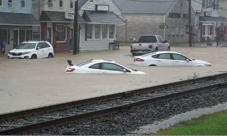 Inusual tormenta tropical «Henri» se debilita tras golpear el noreste de EE. UU.