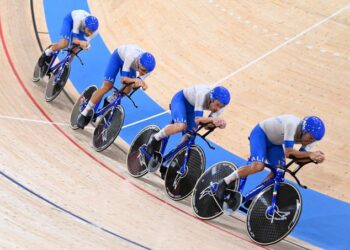 Italia le arrebató por milésimas de segundos la medalla de oro al equipo danés acusado de hacer trampa