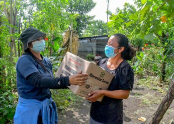 Familias de Izalco y San Pedro Nonualco son beneficiadas con paquetes alimentarios