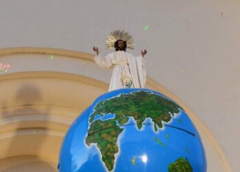 Iglesia católica transmite «La Bajada» del Divino Salvador del Mundo por TV y redes sociales