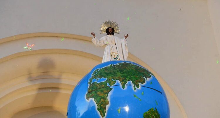 Iglesia católica transmite «La Bajada» del Divino Salvador del Mundo por TV y redes sociales