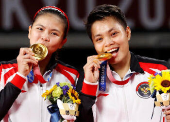 Regalan una casa, vacas y comida gratis de por vida a dos deportistas indonesias tras ganar un oro en Tokio 2020