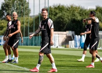 (VIDEO) El show de Lionel Messi en el entrenamiento del PSG: gambetas, dos goles y aplausos