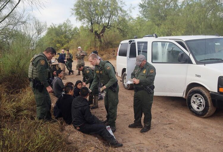 EE. UU. enjuiciará a migrantes deportados que reingresen ilegalmente