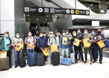 Parten 3 grupos de salvadoreños a trabajar legalmente a EE.UU., por gestión del MINTRAB