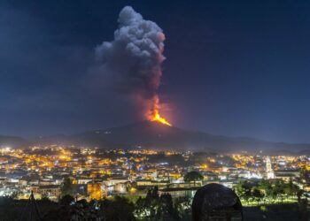 El Etna, el mayor volcán activo de Europa, sigue creciendo tras seis meses de actividad y ahora es más alto que nunca