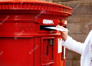 Una postal enviada desde Chile llega a su destinatario en el Reino Unido 30 años después