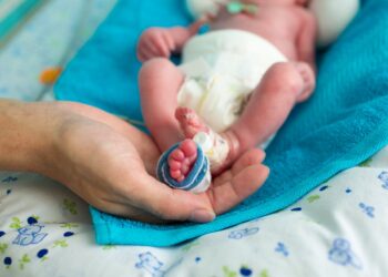 Dan de alta a la bebé prematura «más pequeña del mundo» tras pasar 13 meses en un hospital de Singapur