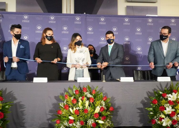 Gobierno lanza programa para agilizar entrega del DUI a salvadoreños en el exterior