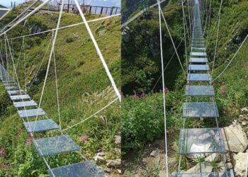Inauguran un puente turístico móvil y transparente a más de 2.300 metros de altura en Sochi