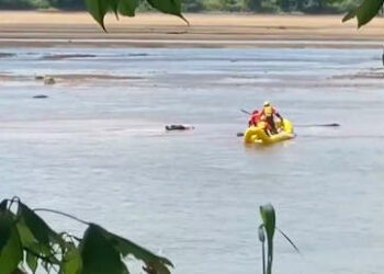 (VIDEO) Pensaron que estaba muerto, pero el hombre solo dormía una siesta en el río