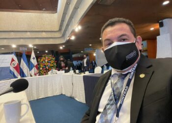 Rolando Castro destaca aumento al salario mínimo del 20% en El Salvador, ante ministros de Centroamérica y República Dominicana