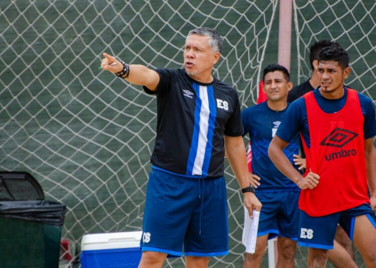 El DT de la selección de fútbol playa Rudis Gallo dijo que será un honor jugar con Brasil