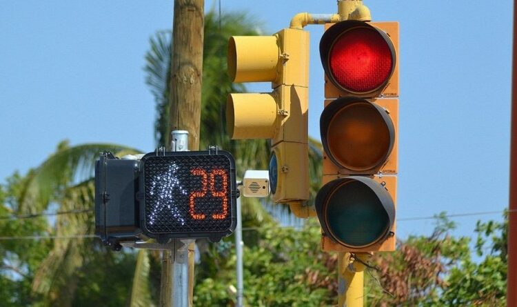 MOP anuncia inversión para modernizar el sistema semafórico del país