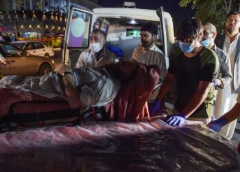 Se registró una tercera explosión cerca del aeropuerto de Kabul y reportan que habría al menos 60 muertos