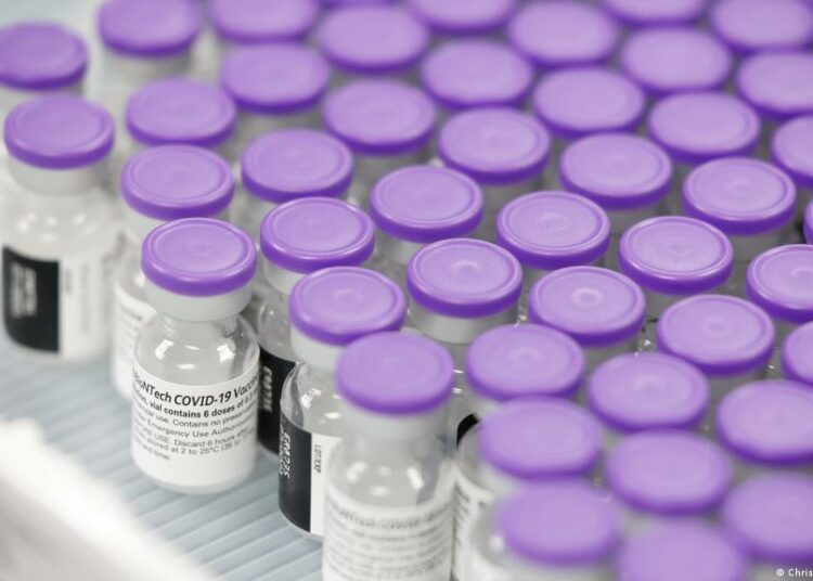 Cientos de miles de vacunas contra el coronavirus se vencen en Estados Unidos sin ser usadas