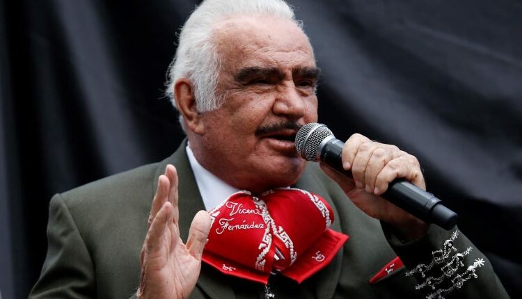 Vicente Fernández Jr. confirmó que su padre padece síndrome de Guillain-Barré