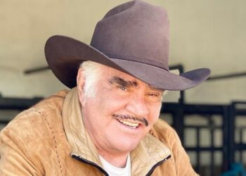 Vicente Fernández se mantiene estable, despierto y con sedación leve