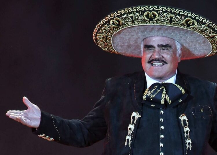 Vicente Fernández sedado y con inflamación en la médula