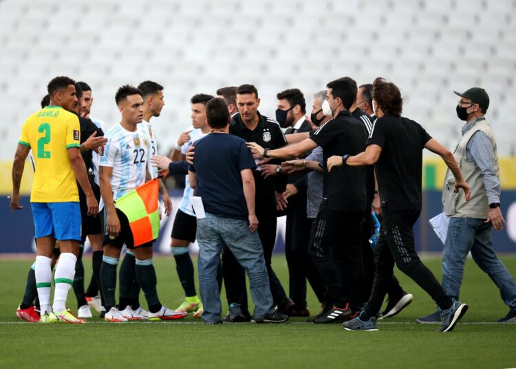 El partido entre Brasil y Argentina por las eliminatorias de Qatar202 quedó suspendido por las autoridades sanitarias