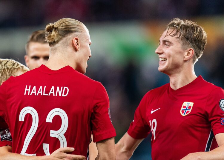Erling Haaland marcó tres goles y Noruega se acerca al Mundial de Qatar 2022